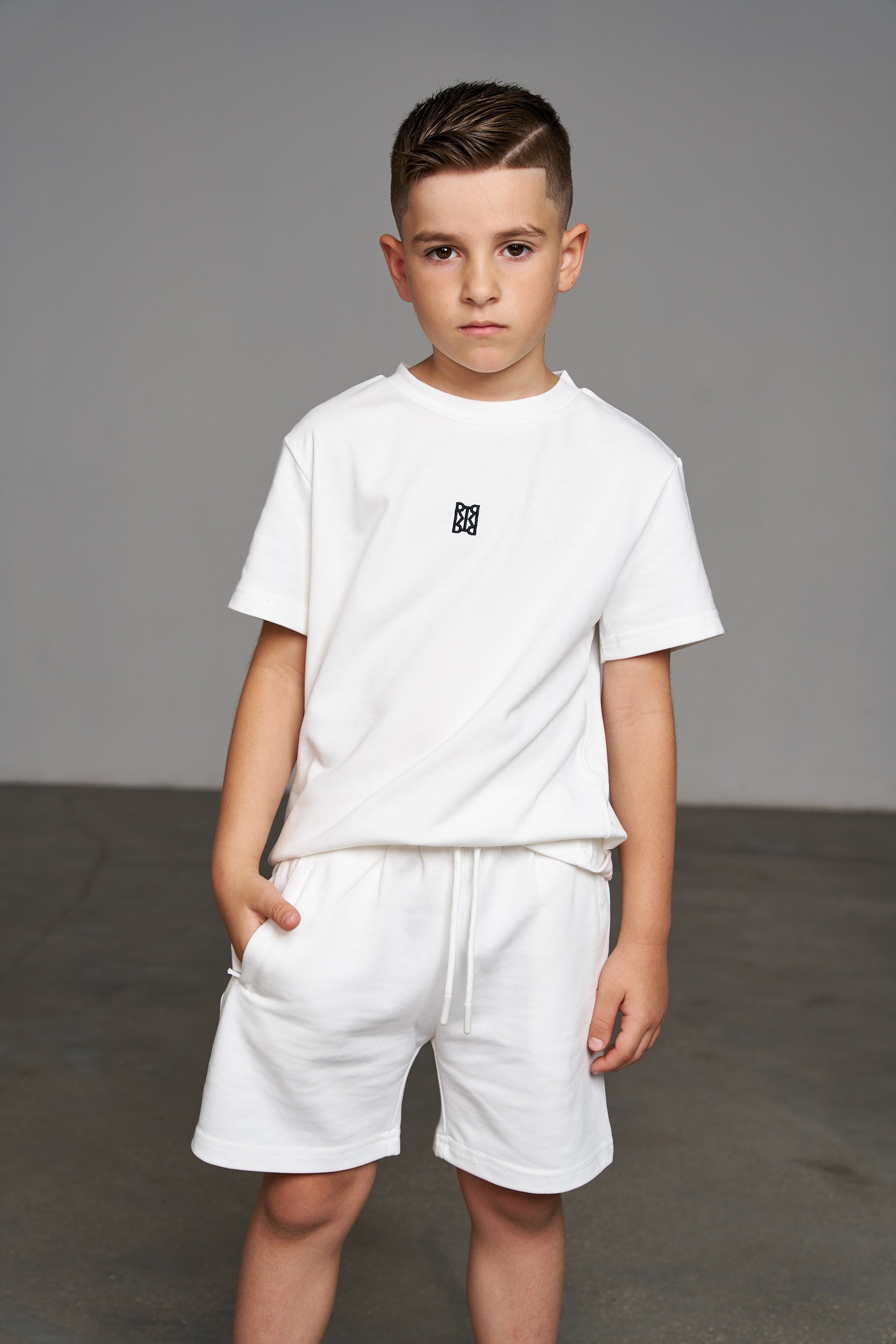 חליפת לוגו לבנה - Hipster