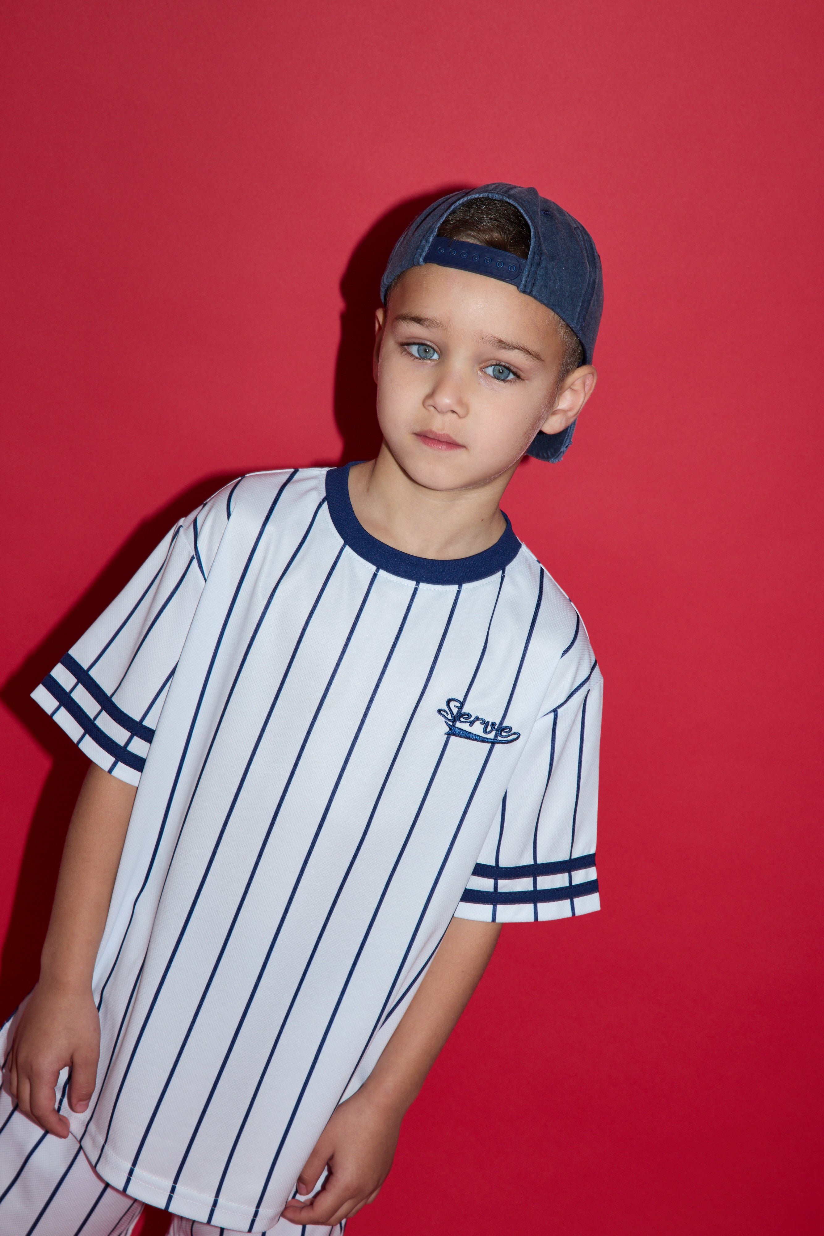 חולצת טנס כחולה