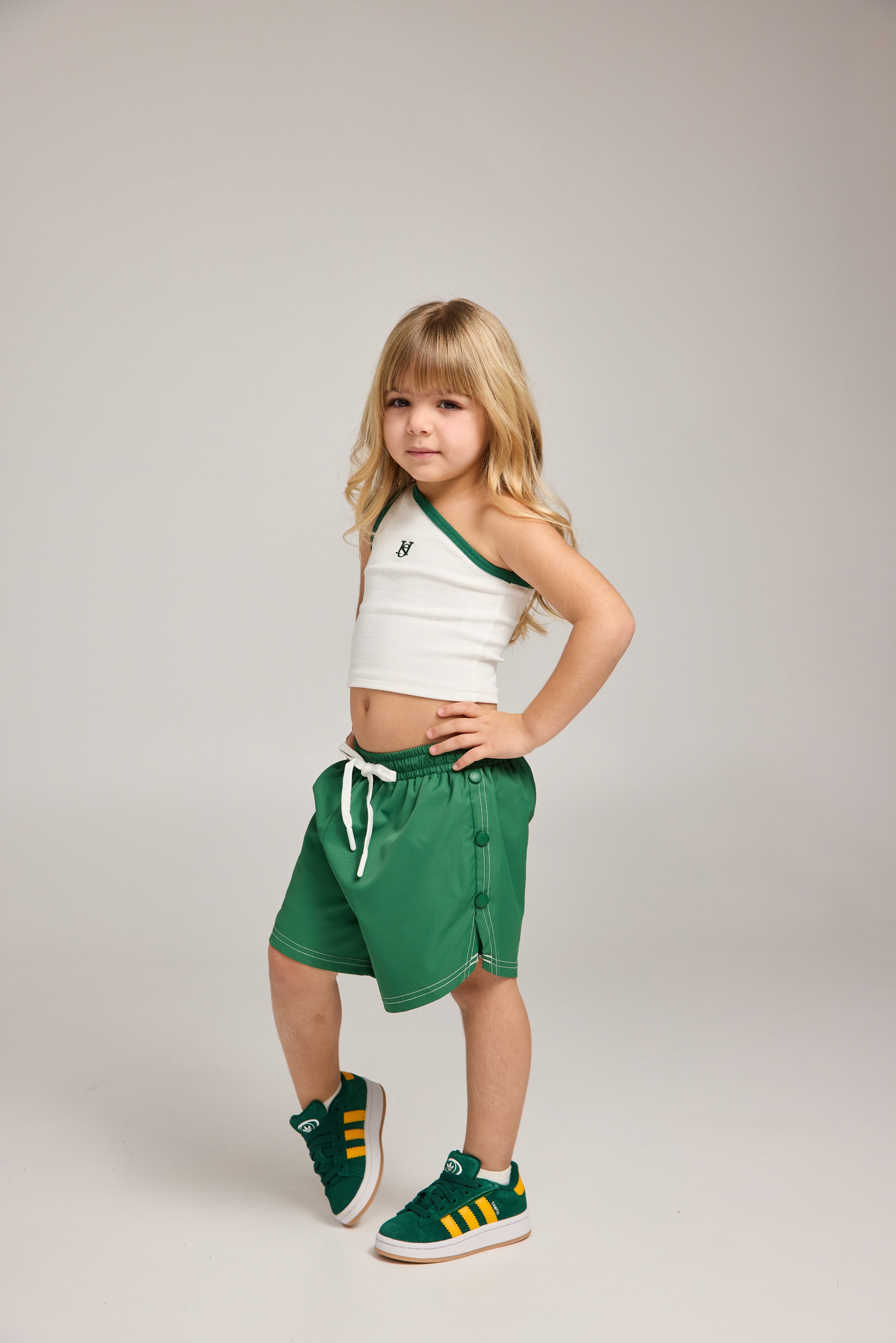 גופיית כתף לוגו ירוק