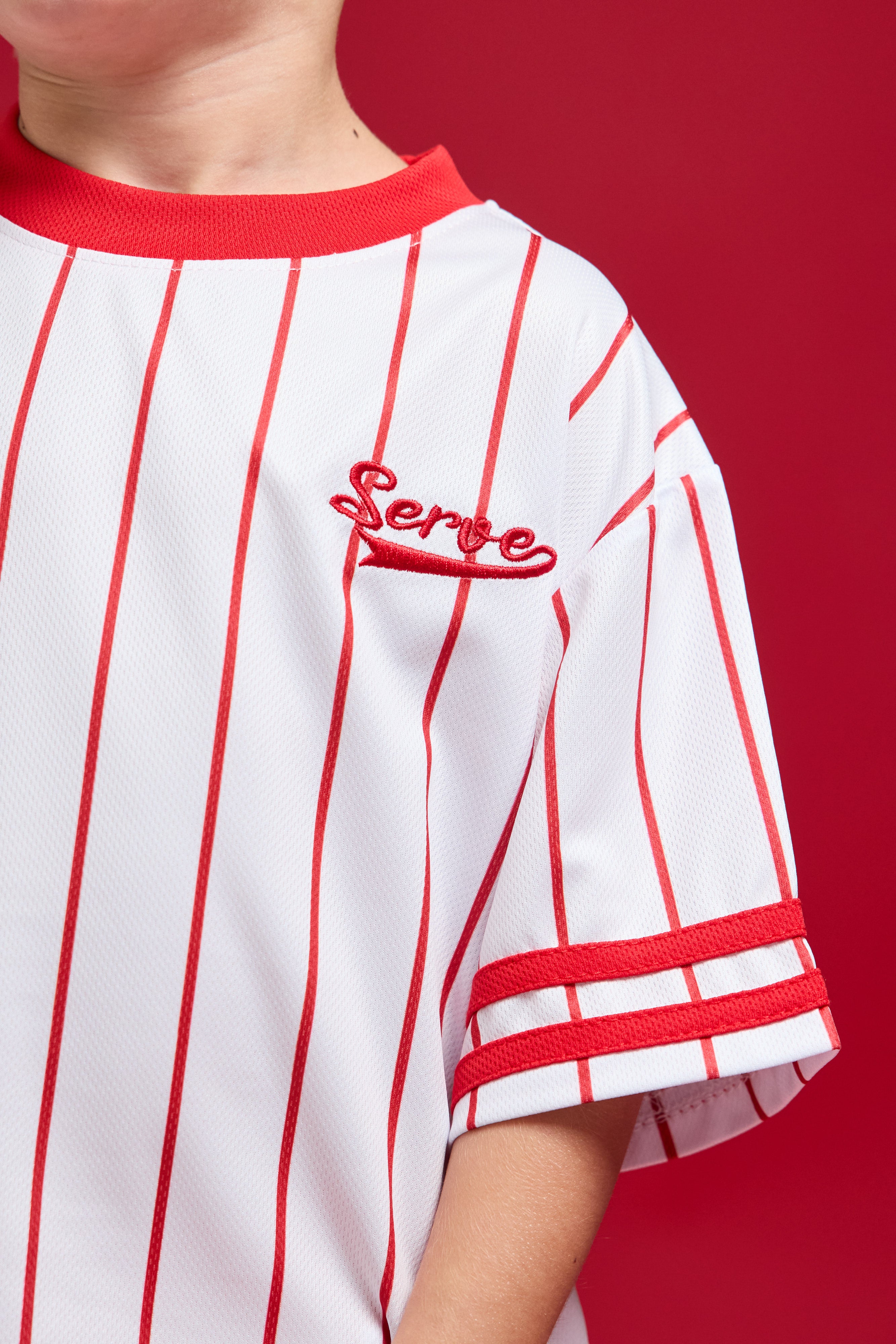 חולצת טנס אדומה