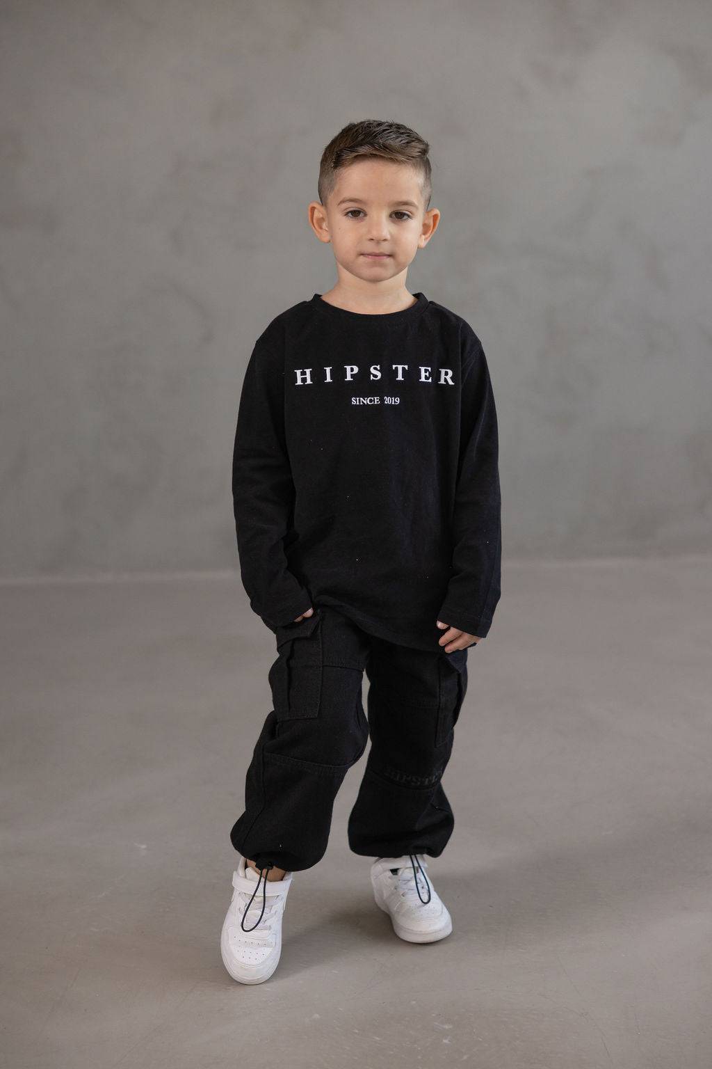 דגמח ג'ינס שחור בשילב רקמה - Hipster