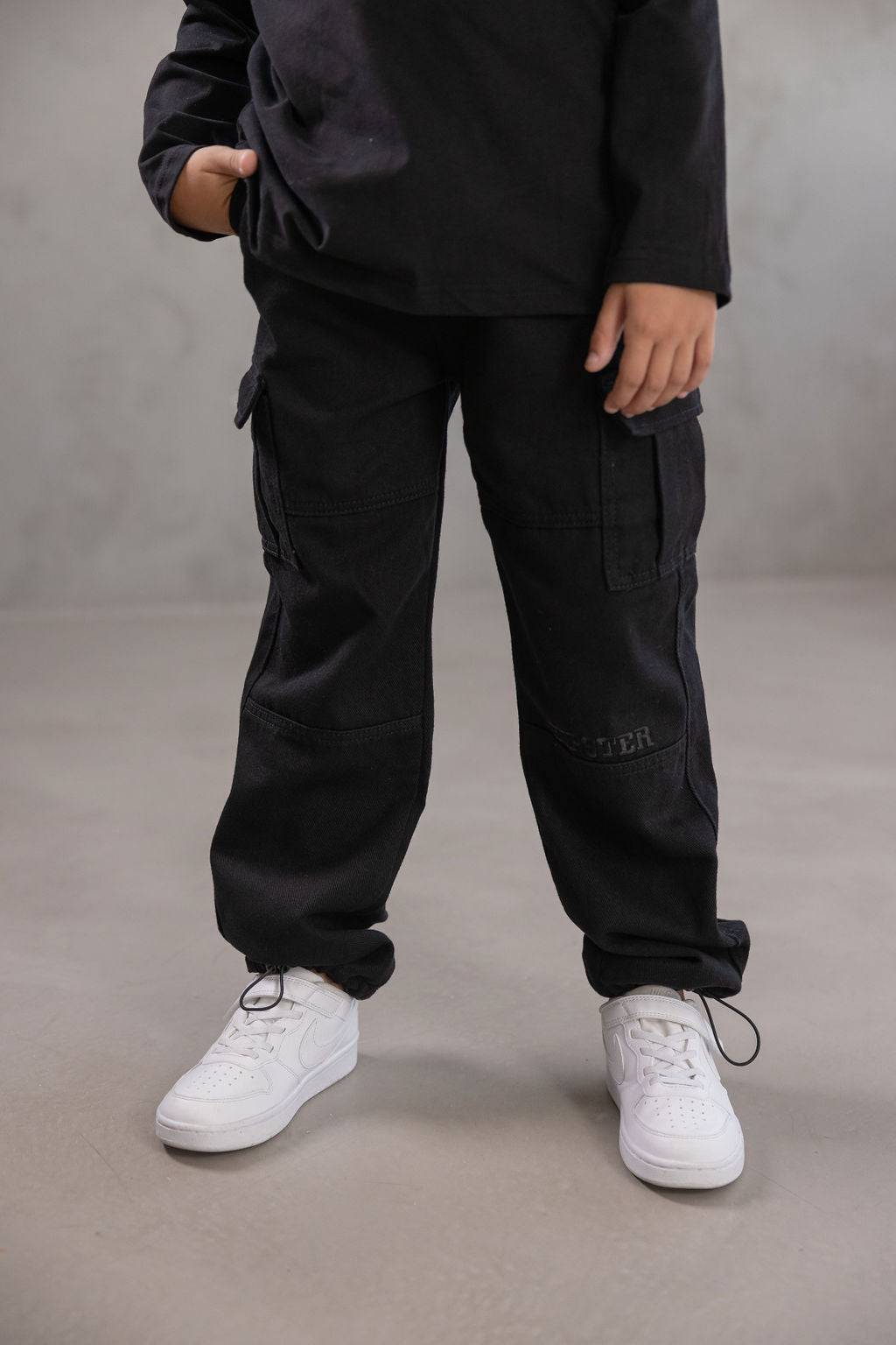 דגמח ג'ינס שחור בשילב רקמה - Hipster