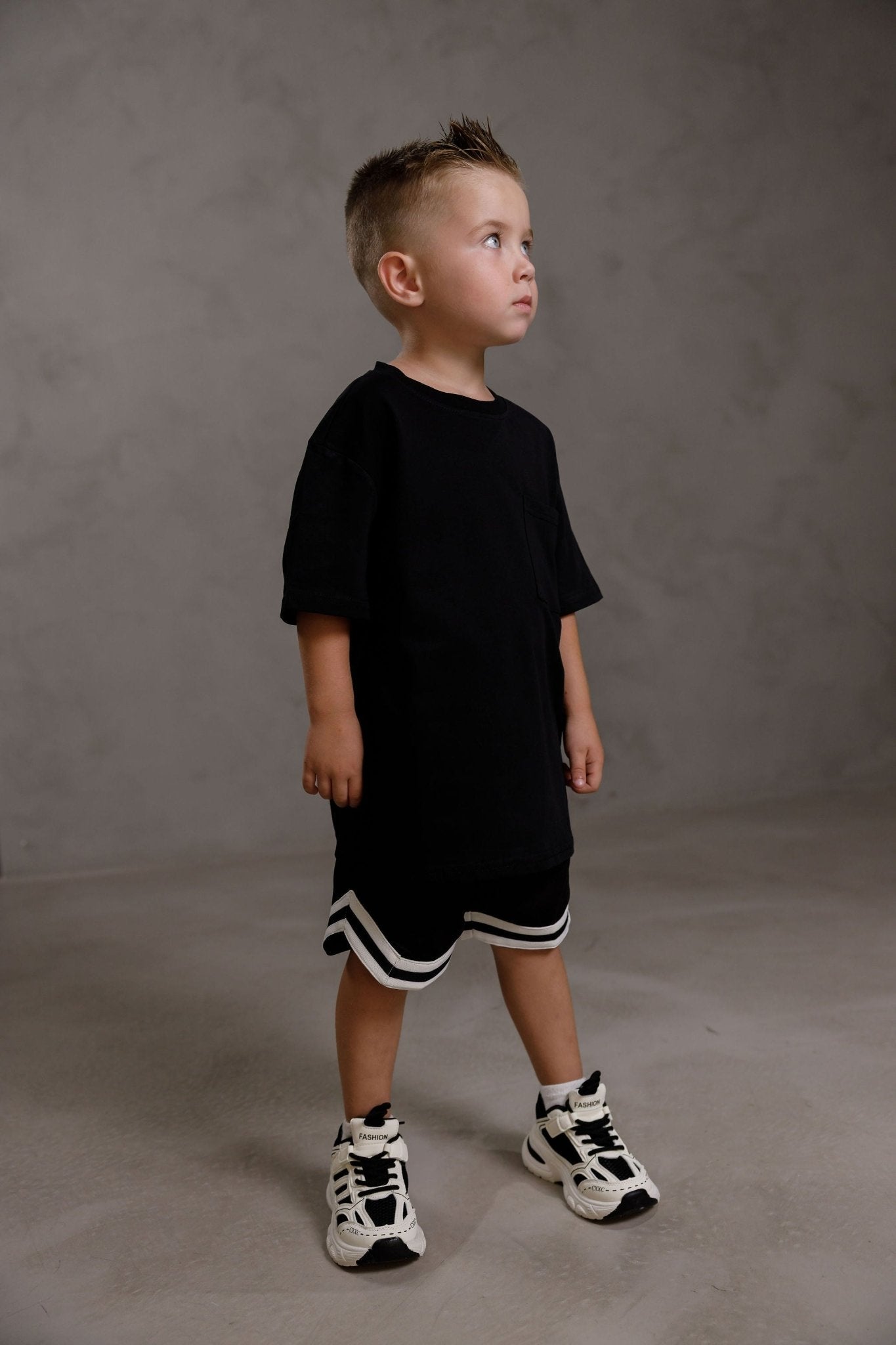 טישירט שחורה בשילוב כיס - Hipster