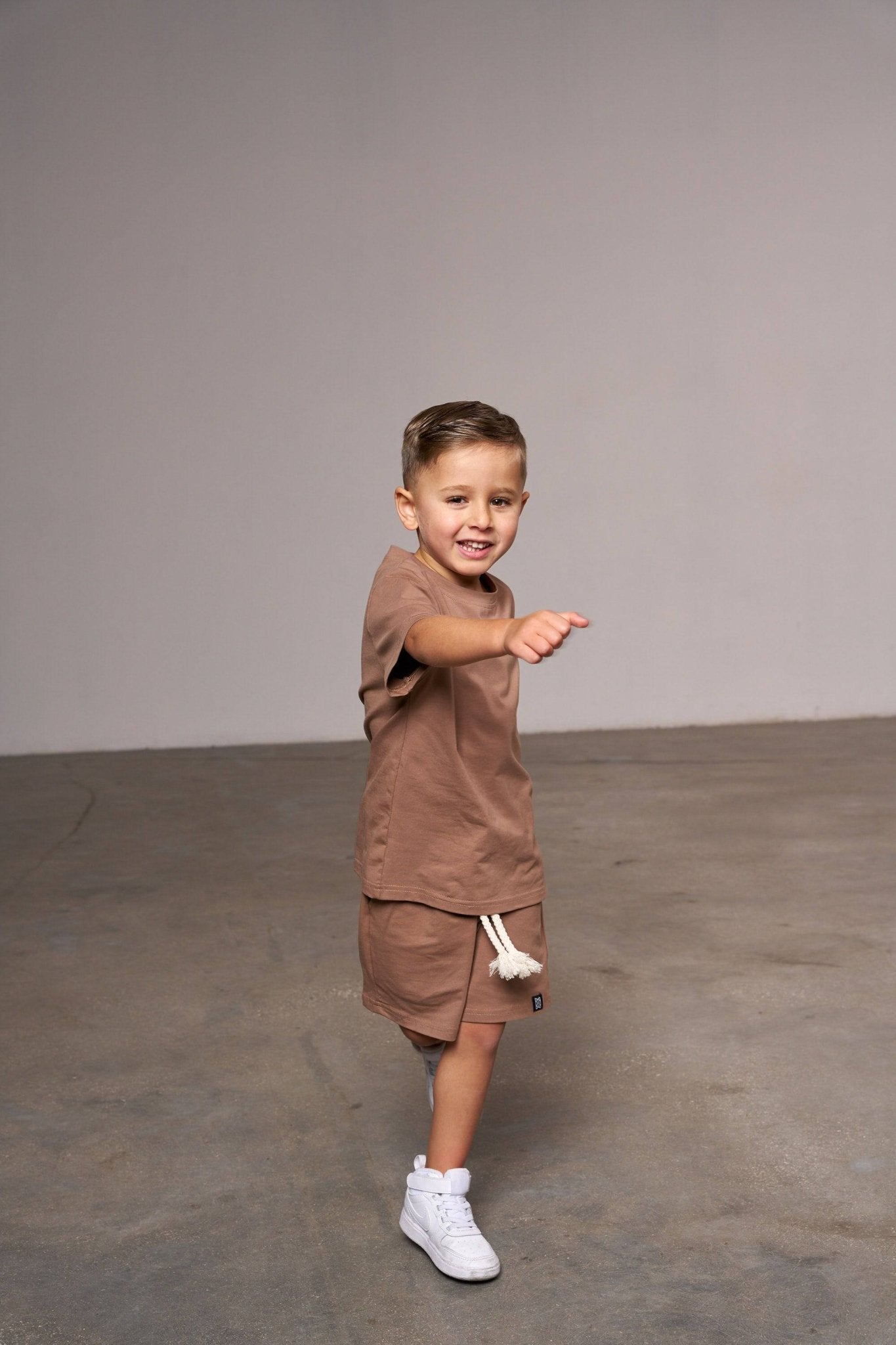 חליפת בייסיק שוקולד - Hipster