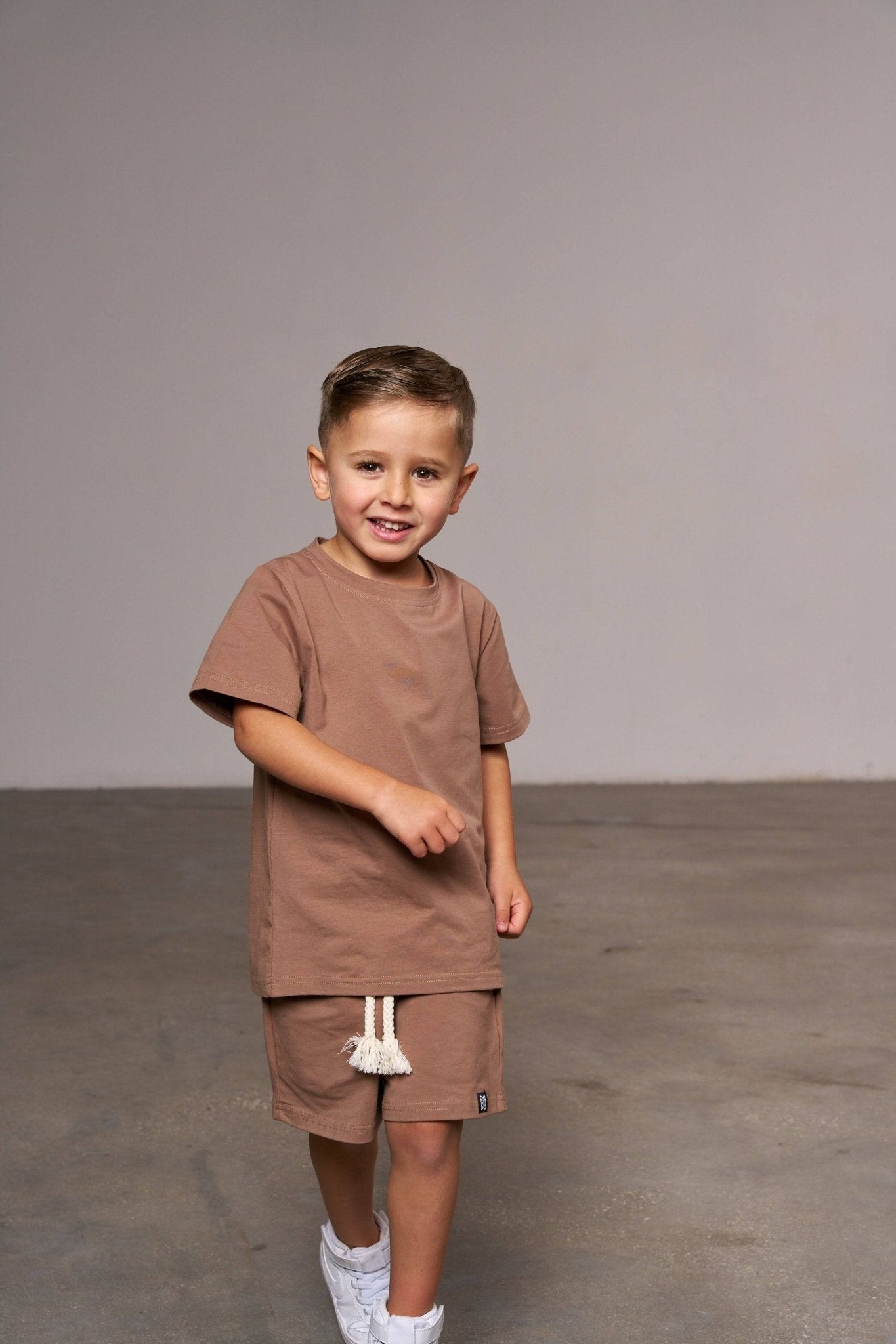 חליפת בייסיק שוקולד - Hipster