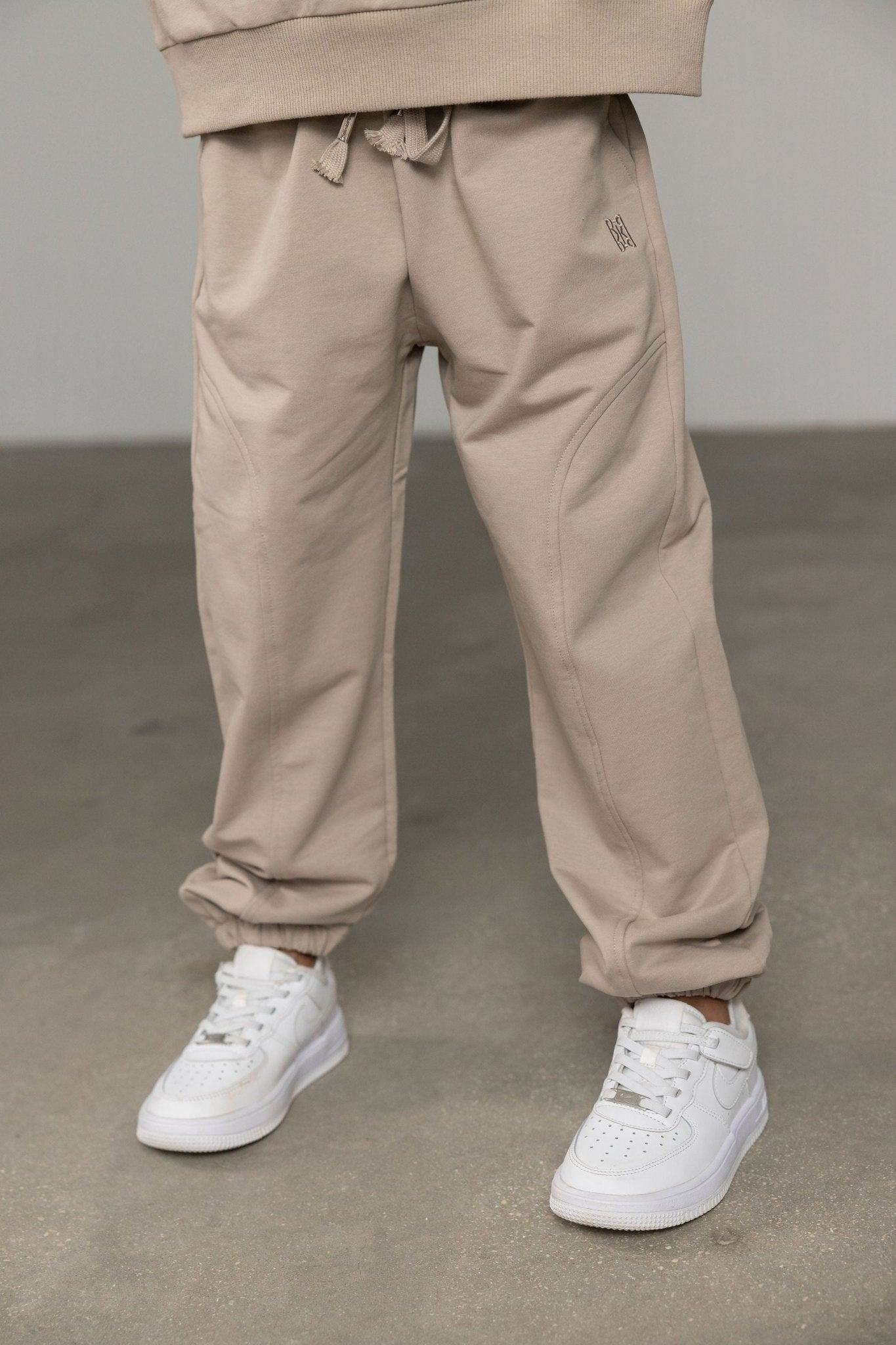 מכנס אבן עם רקמת לוגו - Hipster