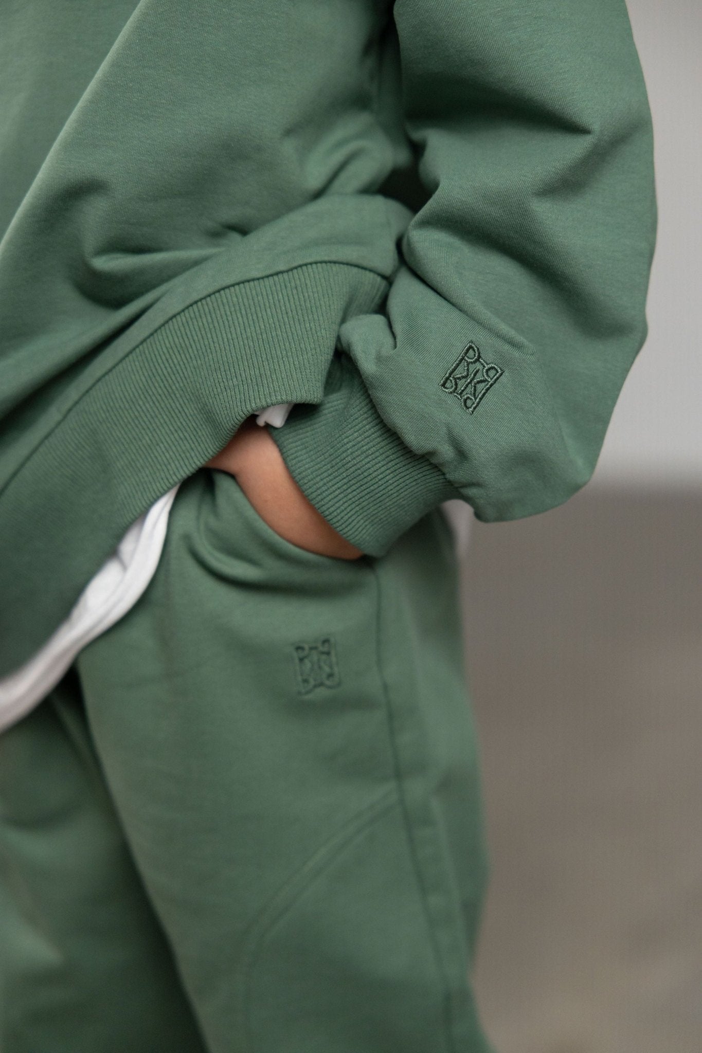 מכנס ירוק עם רקמת לוגו - Hipster