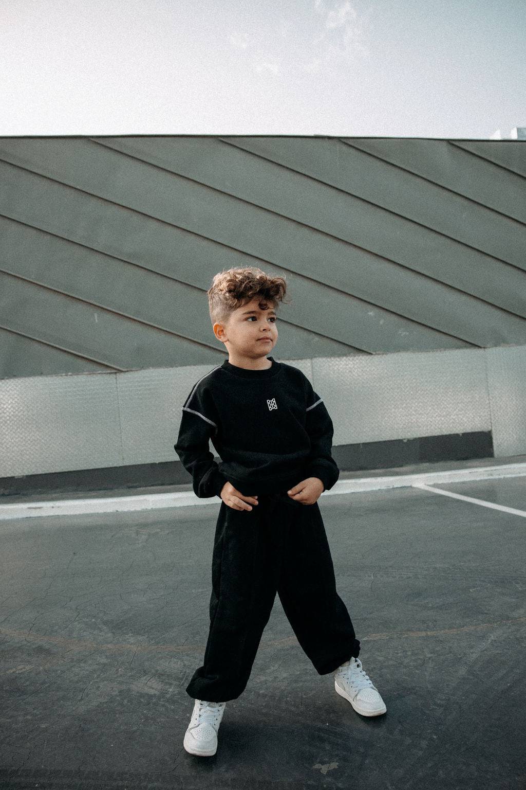 מכנס לוגו שחור - Hipster