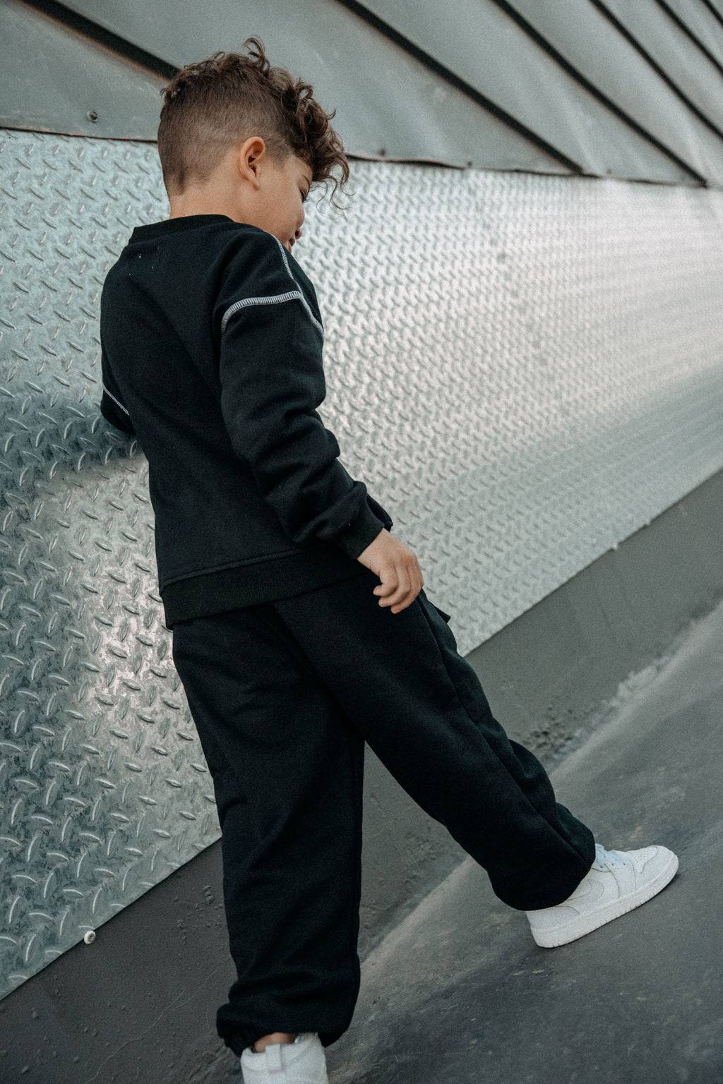 סווטשירט לוגו שחור - Hipster