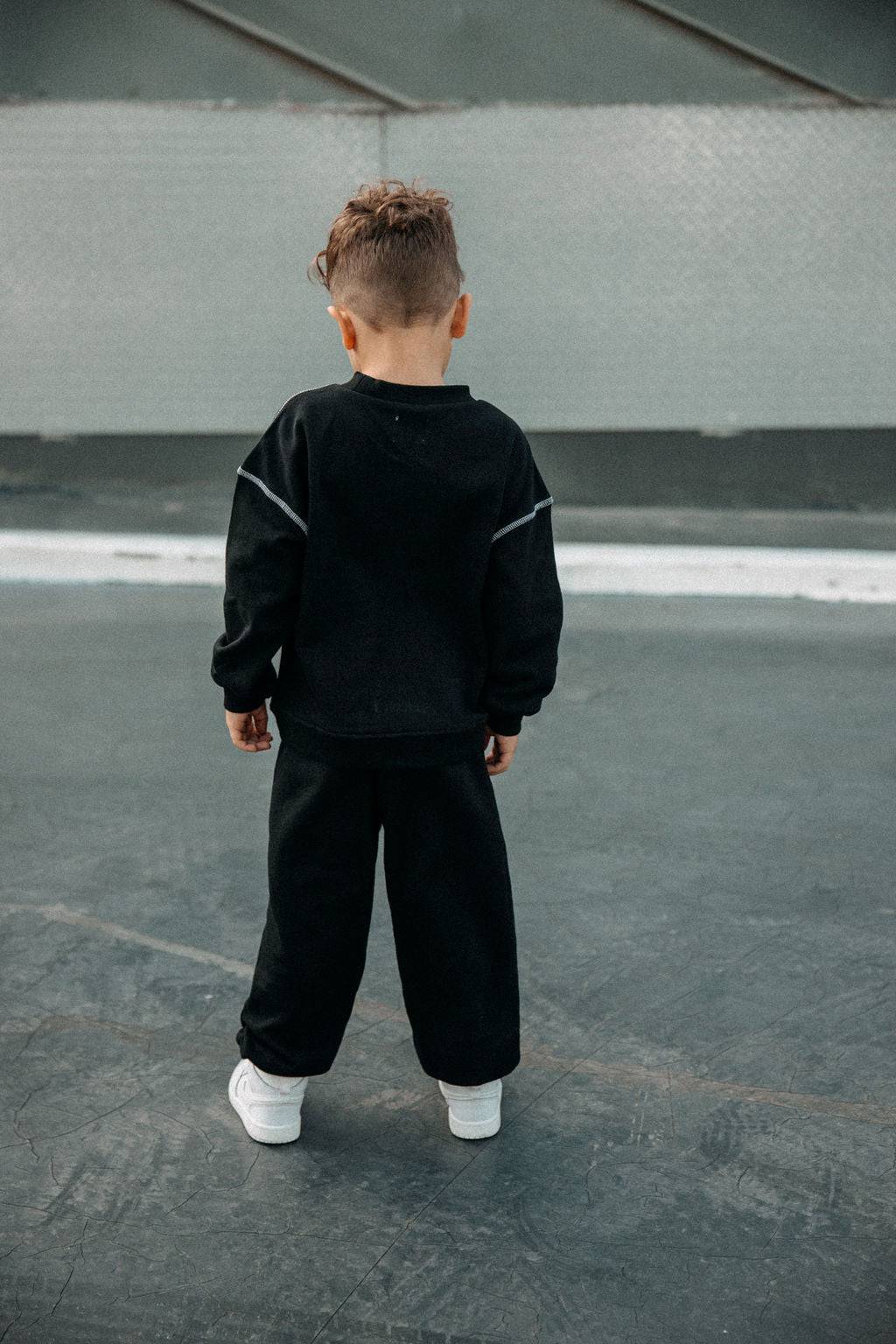 סווטשירט לוגו שחור - Hipster