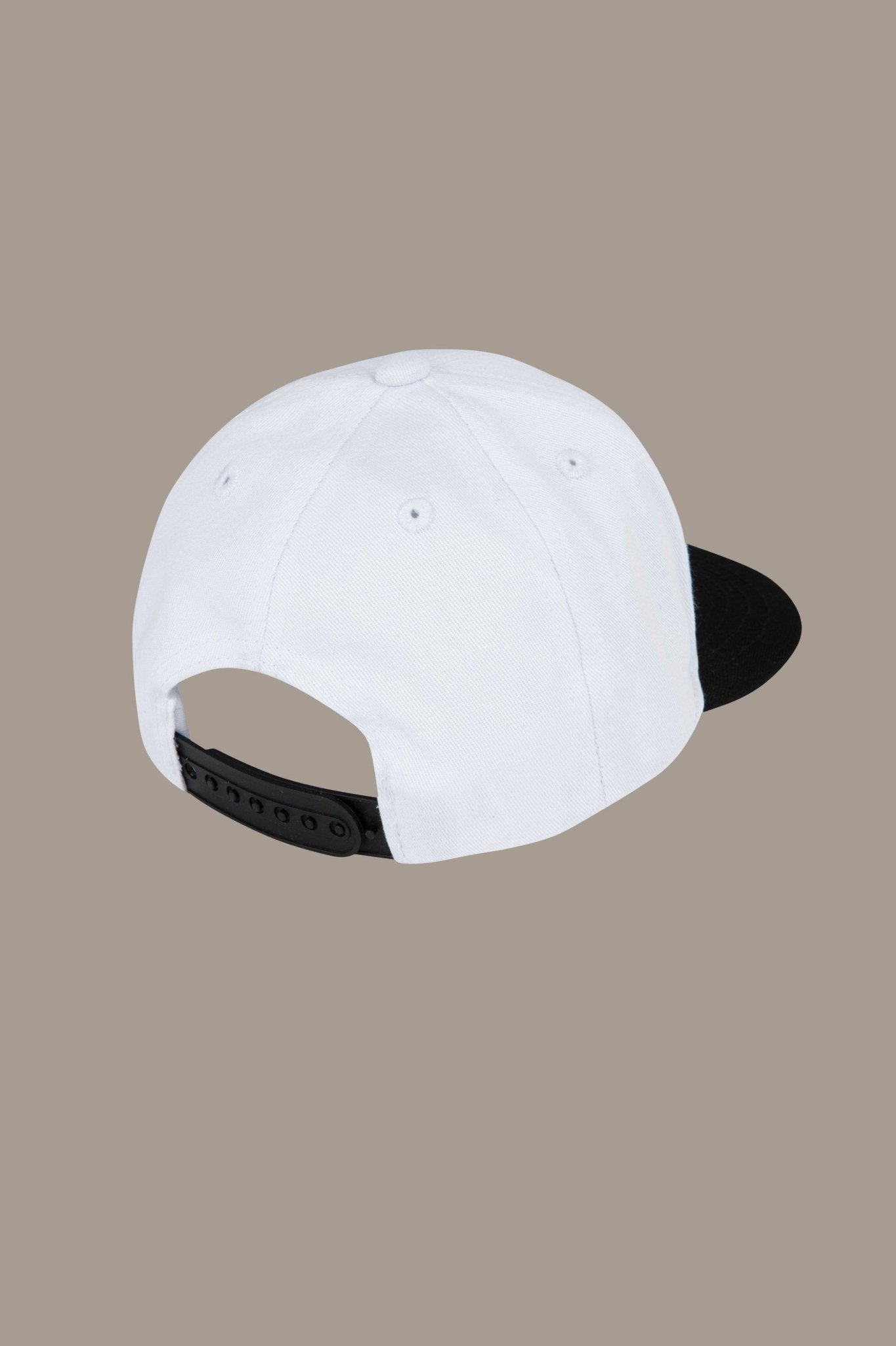 כובע לבן בשילוב פאצ - Hipster