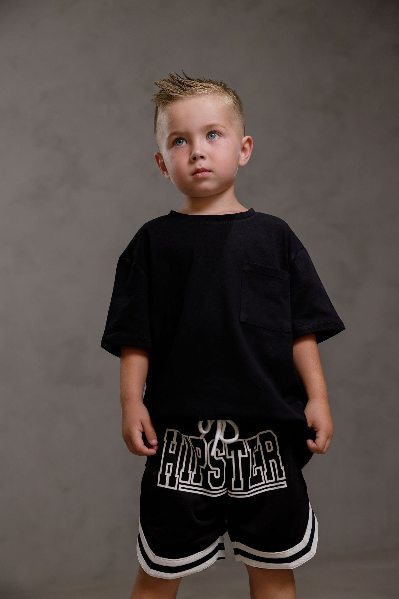 טישירט שחורה בשילוב כיס - Hipster