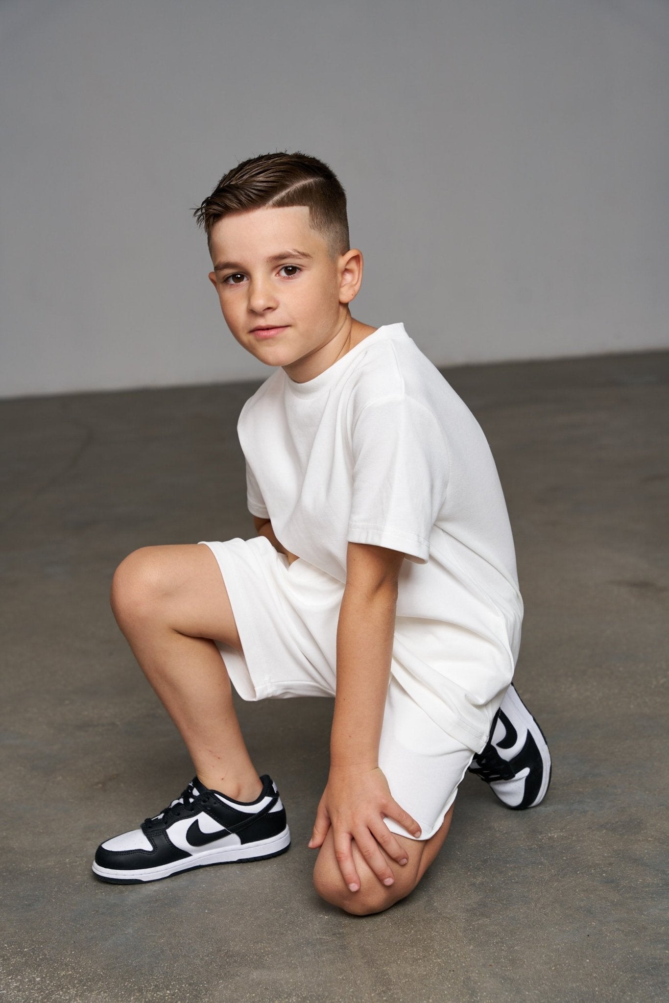 חליפת לוגו לבנה - Hipster