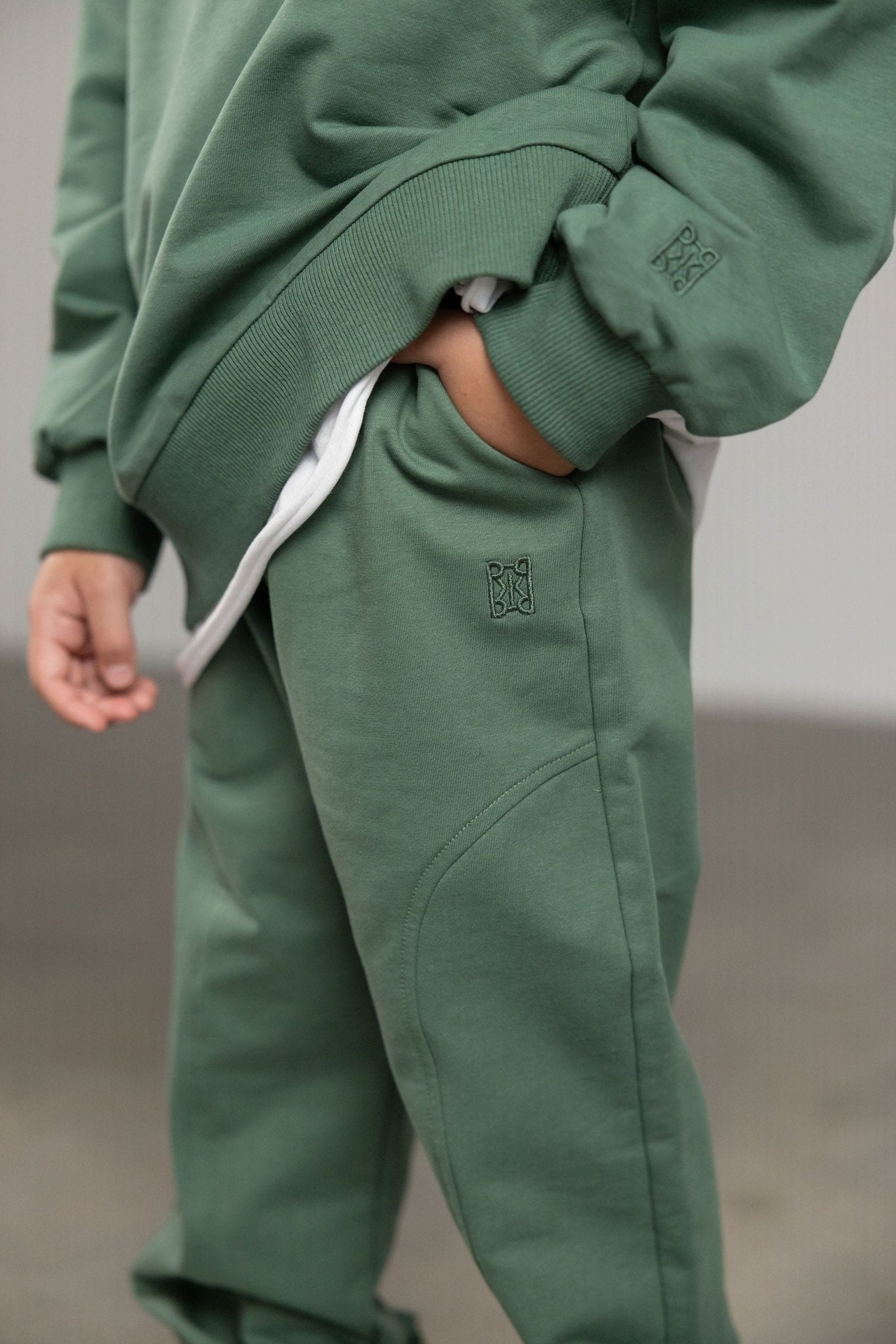 מכנס ירוק עם רקמת לוגו - Hipster