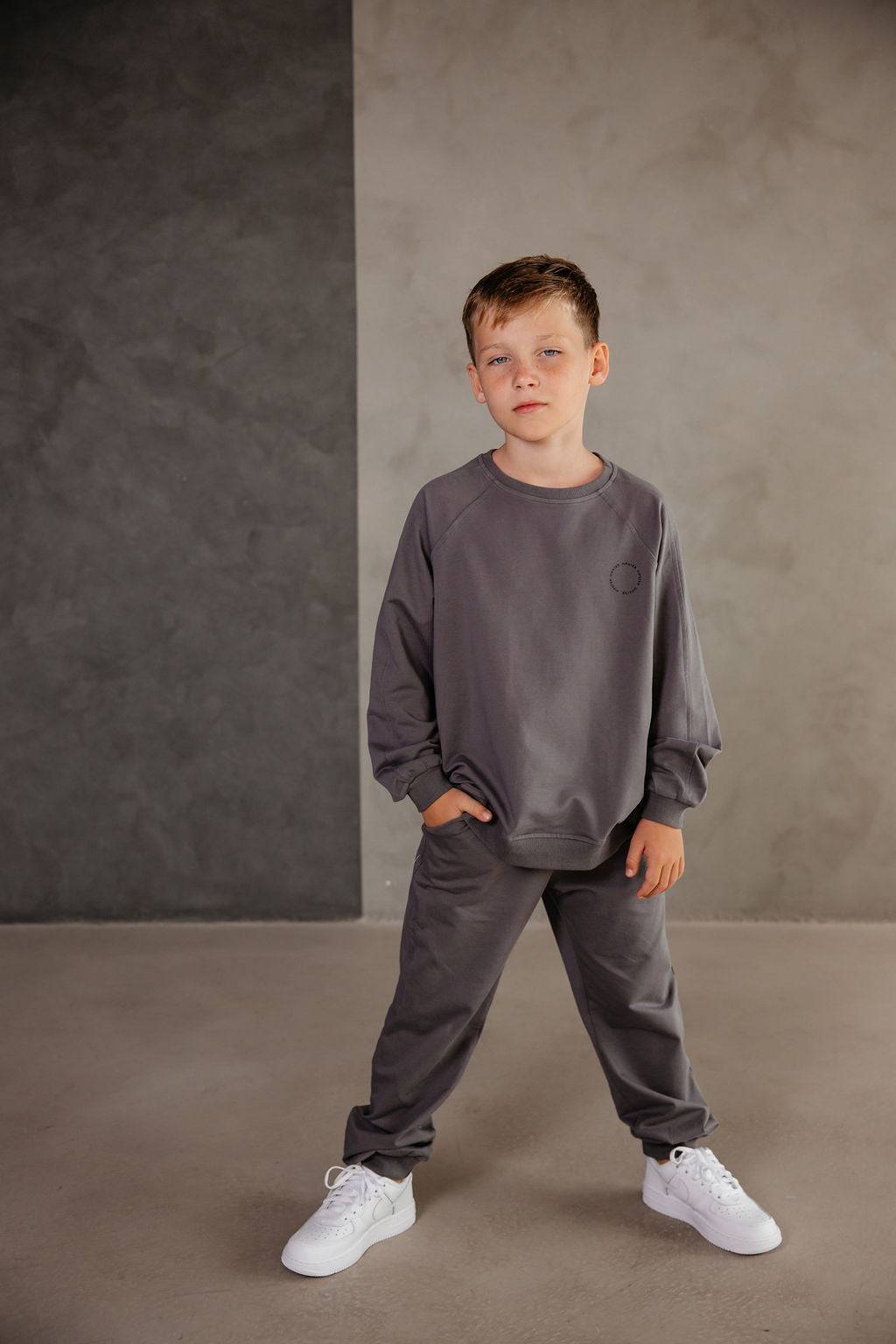 סוויטשירט עם הדפס עגול אפור - Hipster