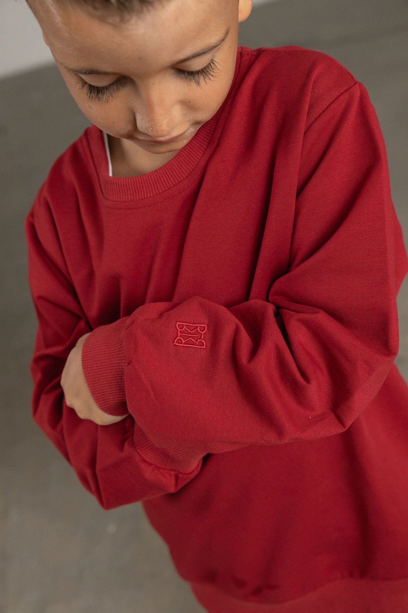 סווטשירט אדום עם רקמת לוגו - Hipster