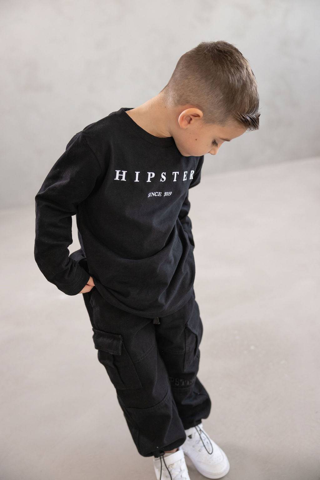 דגמח ג'ינס שחור בשילב רקמה - Hipster