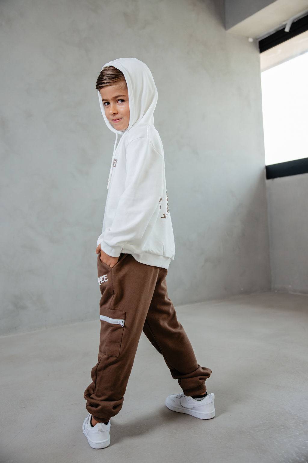 חולצת ג'סטין חומה - Hipster